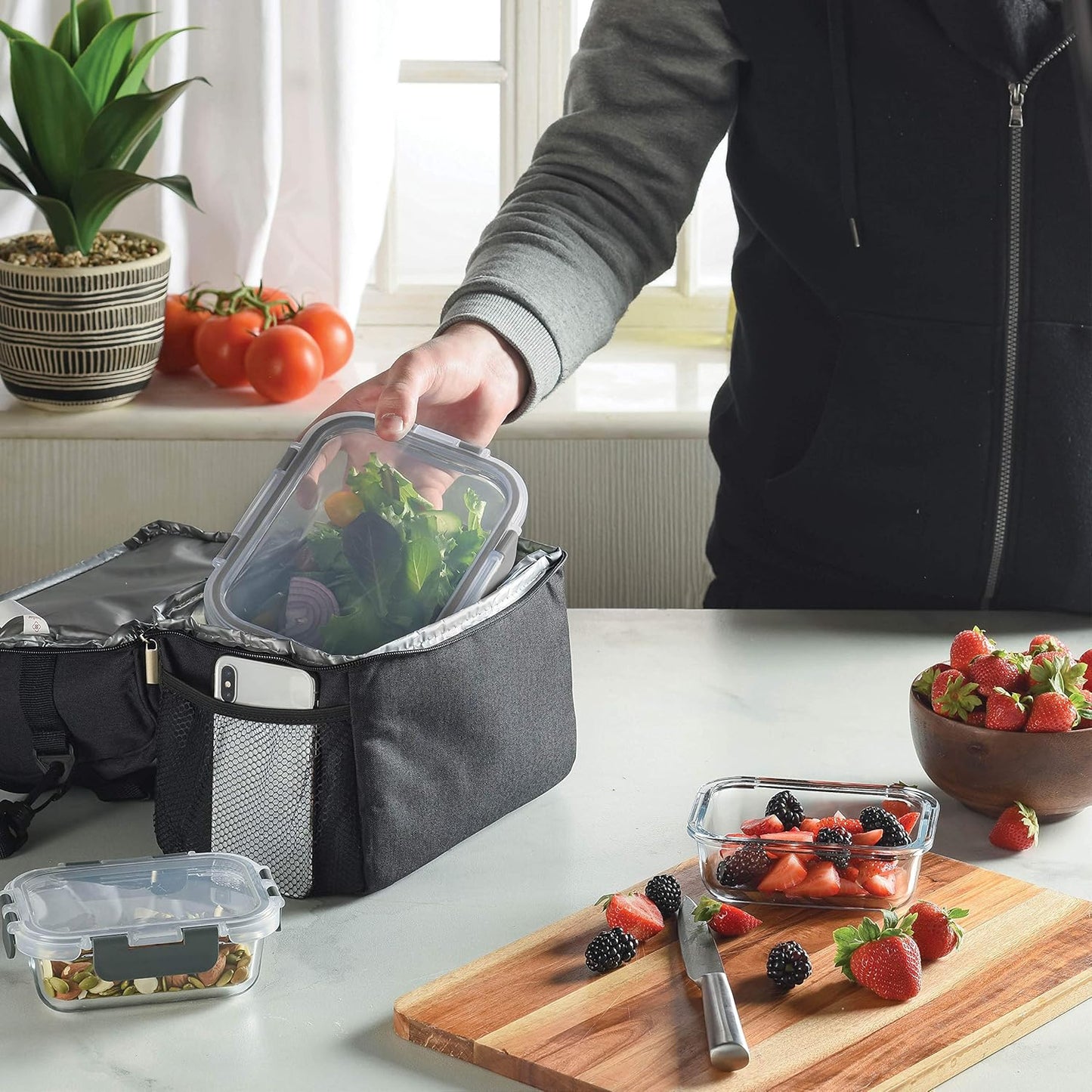 FineDine Lunchtasche mit Glasbehältern – Isolierte Lunchbox für Damen und Herren – Auslaufsichere Verschlussdeckel und Kühlakku – Kühltasche mit 2 Fächern für die Arbeit (Schwarz) 